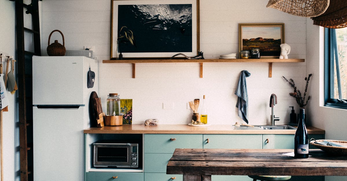 découvrez des idées innovantes et des conseils pratiques pour peindre votre mobilier de cuisine. transformez votre espace avec des techniques de peinture astucieuses et des choix de couleurs qui rendront votre cuisine unique et accueillante.