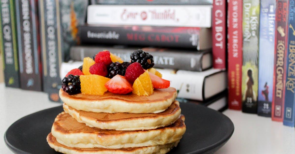 découvrez la recette parfaite des pancakes moelleux et dorés, idéals pour un petit-déjeuner gourmand ou un brunch en famille. faciles à préparer, ils sont accompagnés de sirop d'érable, de fruits frais ou de chocolat pour un délice irrésistible.