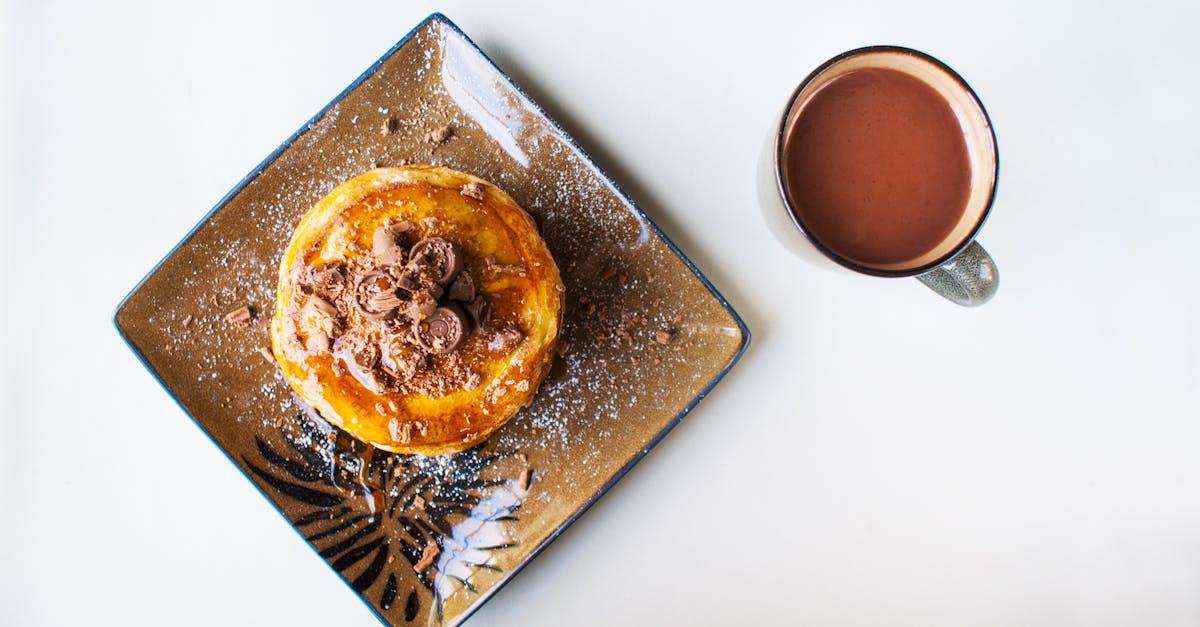 découvrez la recette parfaite de pancakes moelleux et savoureux, idéale pour un petit-déjeuner gourmand. faciles à préparer, ces délices se marient parfaitement avec des fruits, du sirop d'érable ou du chocolat. régalez-vous avec chaque bouchée!