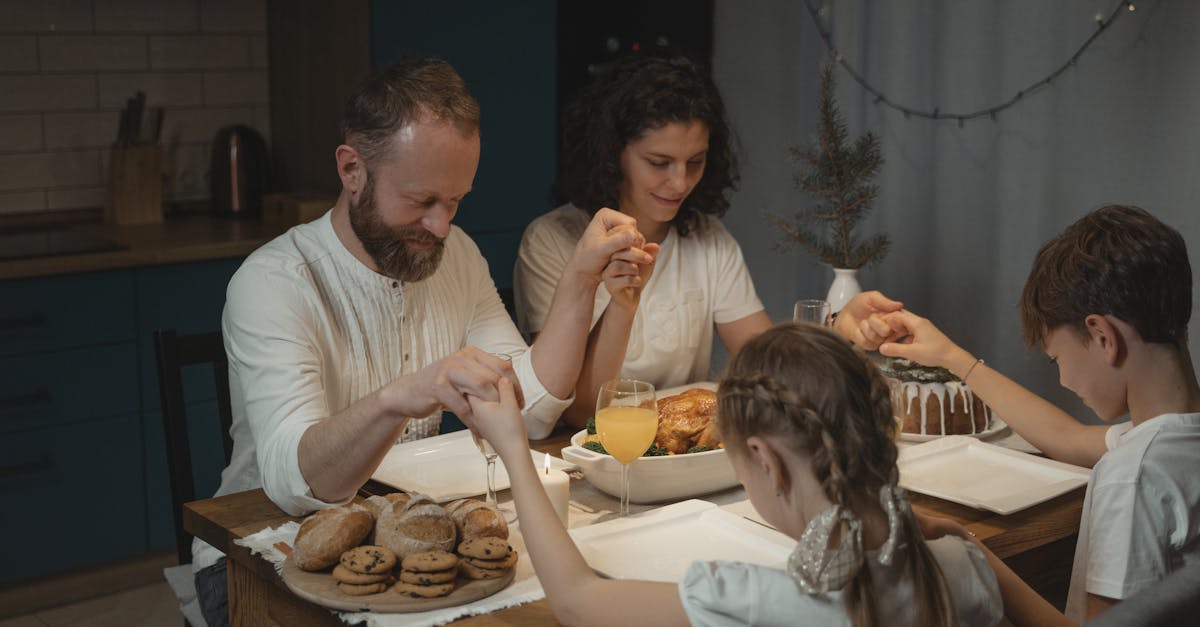 découvrez notre délicieuse recette de poulet rôti, savoureux et juteux, parfait pour vos dîners en famille ou entre amis. apprenez les secrets pour obtenir une peau croustillante et une viande tendre, accompagnée d'herbes et d'épices irrésistibles.