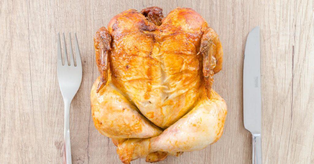 découvrez notre savoureuse recette de poulet rôti, tendre et juteux, assaisonné d'herbes aromatiques et cuit à la perfection. idéal pour vos repas en famille ou entre amis, le poulet rôti fera le bonheur de vos convives. suivez nos conseils pour une cuisson réussie et régalez vos papilles !
