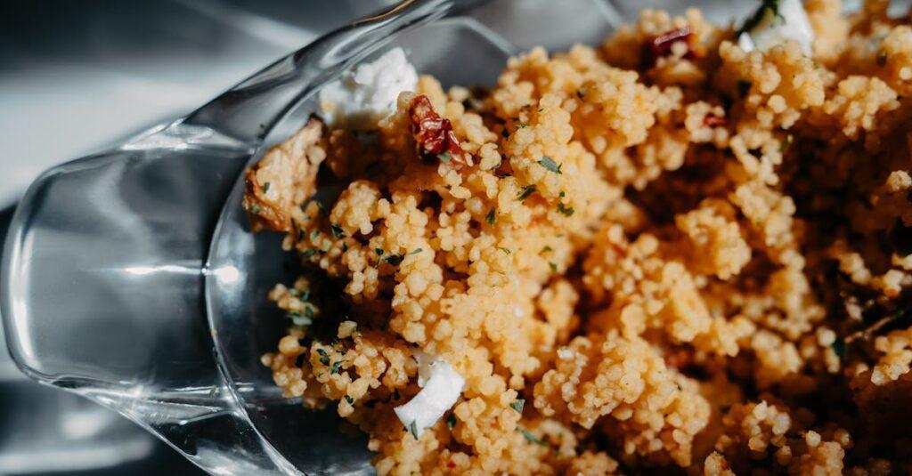 découvrez tout sur le couscous : ses origines, ses variantes régionales et les secrets pour réussir ce plat traditionnel emblématique, sain et savoureux. recettes authentiques et astuces de préparation.