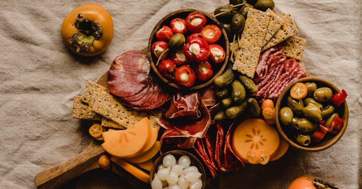 découvrez tout sur le kaki, ce fruit délicat et sucré, riche en vitamines et en saveurs. apprenez à le déguster, à l'utiliser en cuisine et ses bienfaits pour la santé dans notre guide complet.