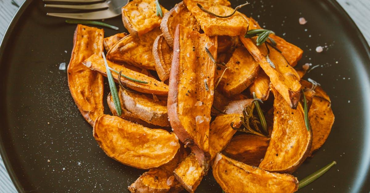 découvrez tout sur la patate douce : ses bienfaits pour la santé, des idées de recettes savoureuses et des conseils pour la cuisiner facilement au quotidien.