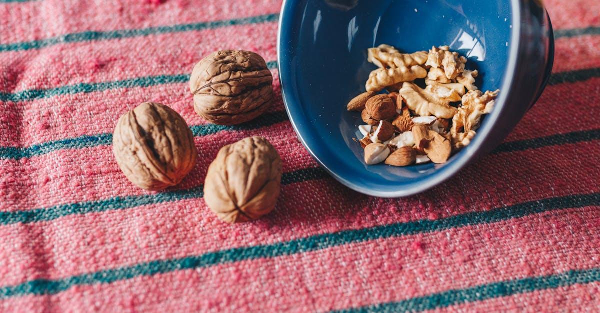 découvrez tous les bienfaits des amandes : leurs origines, leurs propriétés nutritionnelles, des conseils de consommation et des idées de recettes pour profiter pleinement de ce fruit sec savoureux et sain.