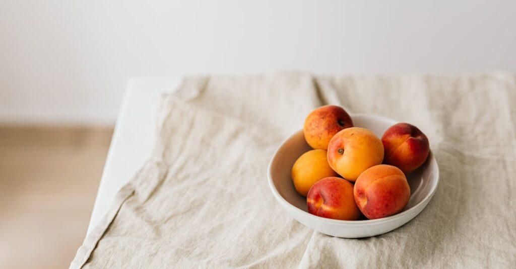 découvrez tout sur l'abricot : ses bienfaits pour la santé, conseils de dégustation et idées de recettes gourmandes pour profiter pleinement de ce fruit savoureux.