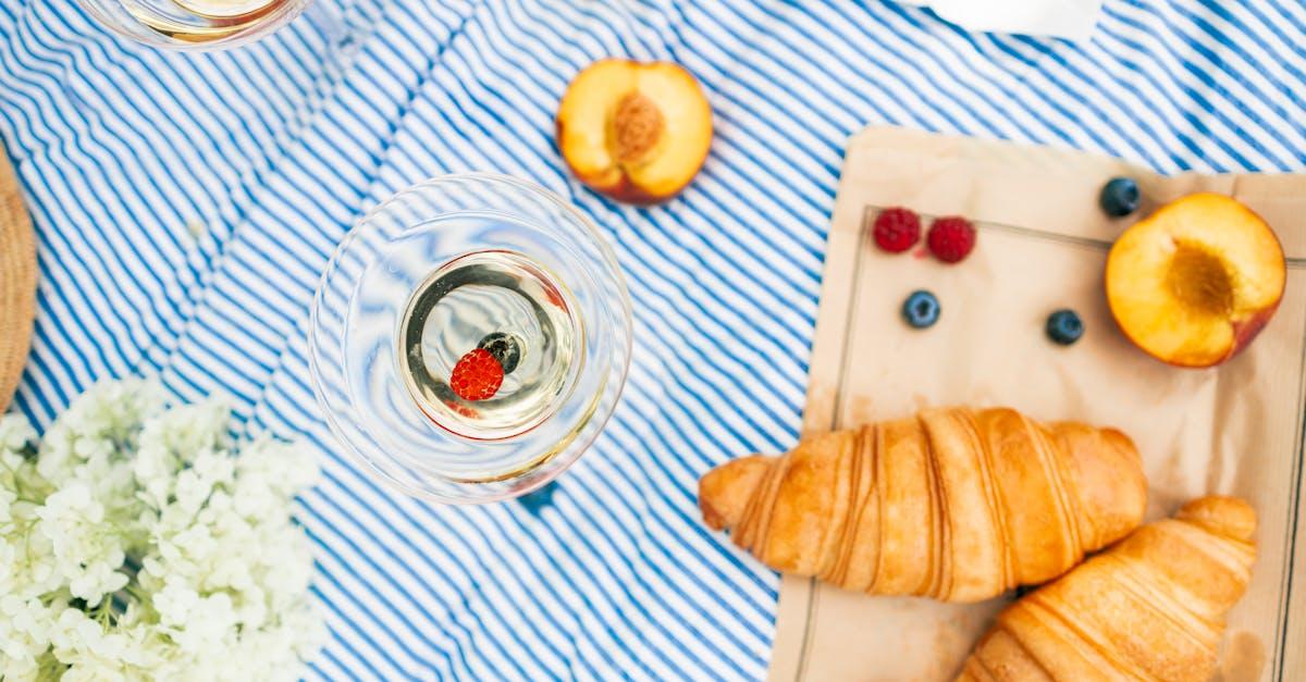 découvrez l'abricot, un fruit savoureux et riche en vitamines. apprenez tout sur ses bienfaits nutritionnels, ses usages culinaires et ses origines en consultant notre guide complet.