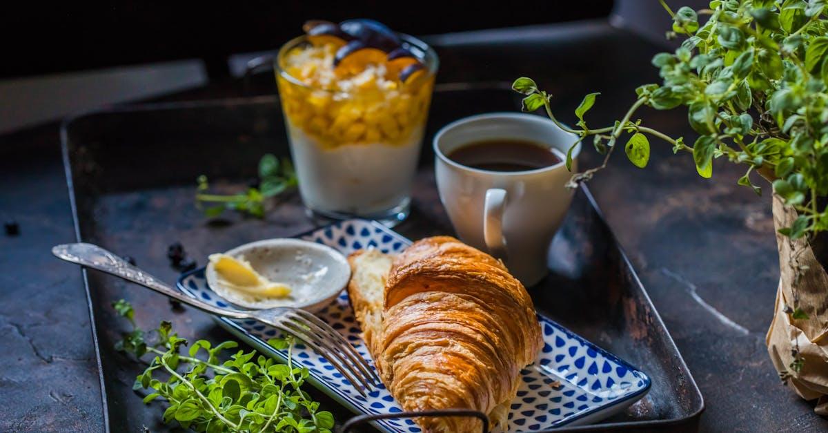 découvrez tout sur le croissant : son histoire, ses ingrédients, des conseils de dégustation et des astuces pour réussir cette viennoiserie emblématique française.