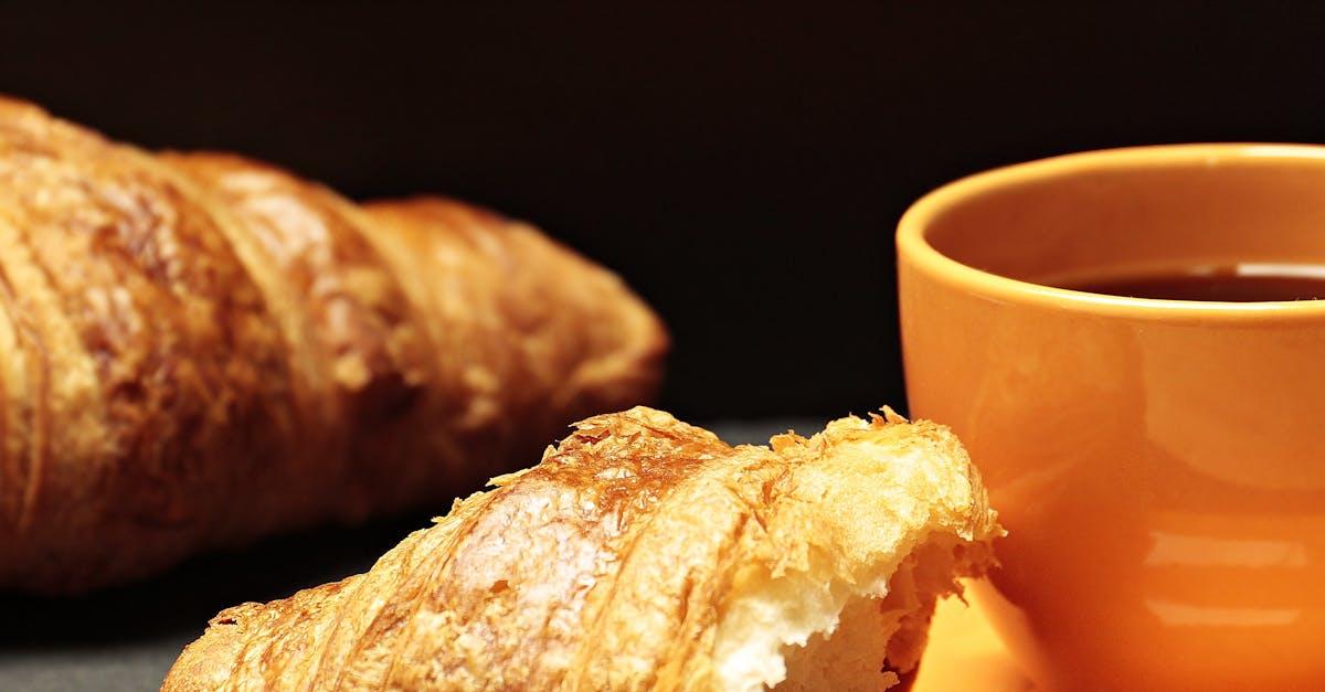 découvrez tout sur le croissant, cette délicieuse viennoiserie française, son histoire, ses secrets de fabrication et des conseils pour savourer un croissant croustillant et doré chaque matin.