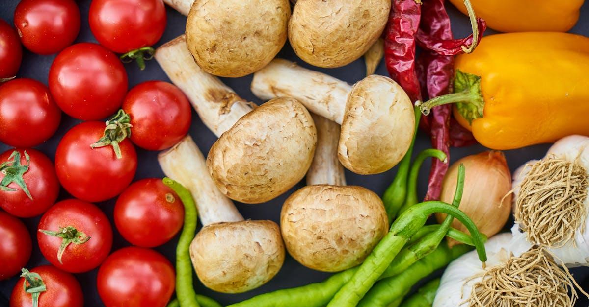 découvrez tout sur les champignons crus : bienfaits, usages en cuisine, précautions à prendre et conseils pour les déguster en toute sécurité.