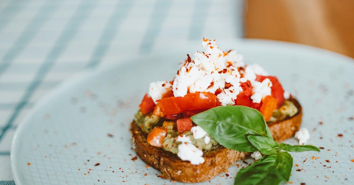 découvrez tout sur la feta : origine, fabrication traditionnelle, saveurs uniques et astuces pour l'utiliser dans vos recettes. la feta, fromage emblématique de la méditerranée, sublimera vos plats !