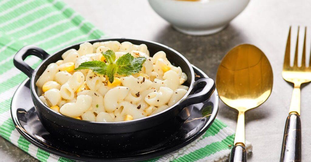 découvrez les céréales kellogg's corn flakes : des pétales croustillants de maïs doré à déguster au petit-déjeuner, riches en goût et parfaits pour bien commencer la journée.