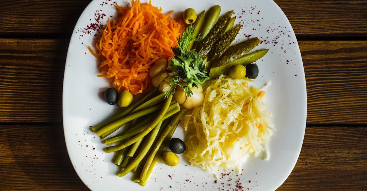 découvrez les légumes lacto-fermentés : une méthode naturelle pour conserver vos légumes tout en renforçant leur goût, leurs vitamines et leur apport en probiotiques bénéfiques pour la santé.