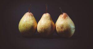 découvrez tout ce qu'il faut savoir sur les poires : bienfaits pour la santé, variétés, conseils de dégustation et astuces pour les intégrer dans votre alimentation.