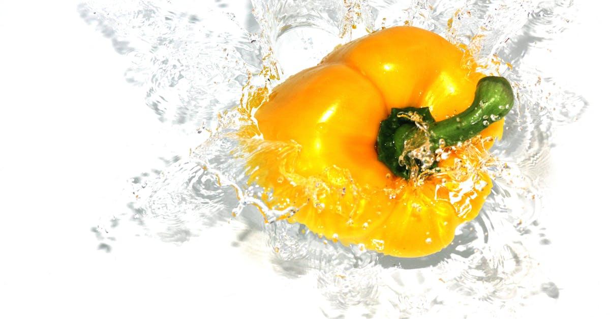 découvrez tout sur le poivron : ses bienfaits pour la santé, ses couleurs variées, ses utilisations en cuisine et des conseils pour bien le choisir et le conserver.