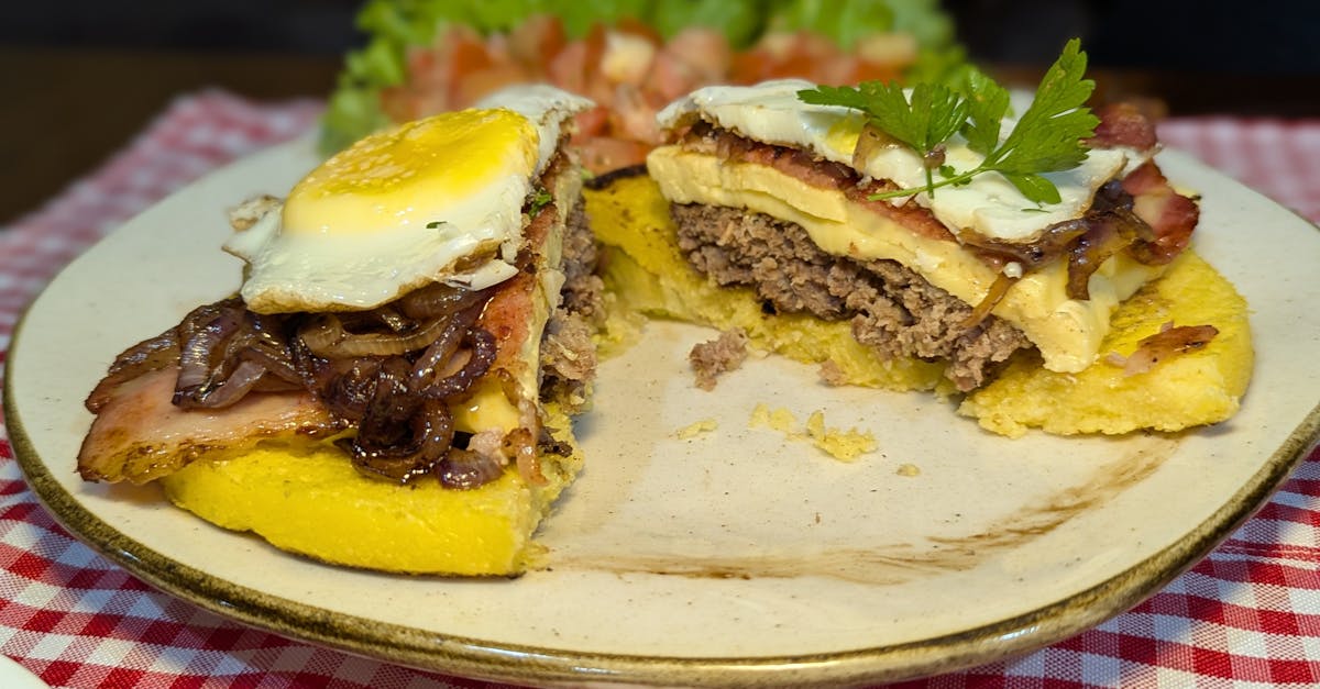 découvrez comment préparer un œuf au plat parfait : astuces de cuisson, idées d'accompagnement et conseils pour réussir un fried egg savoureux à chaque fois.