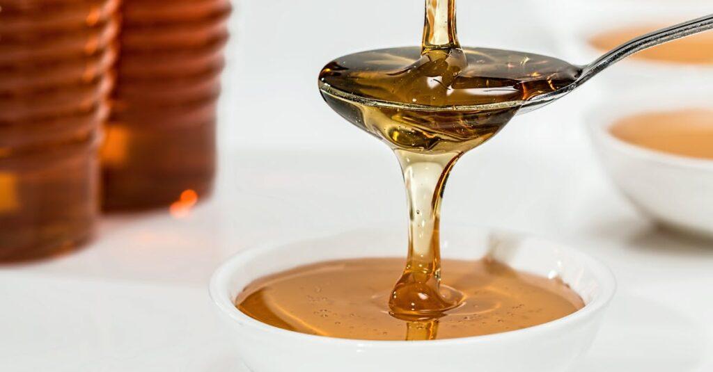 découvrez tout sur le miel : ses bienfaits, ses différents types, son utilisation en cuisine et ses vertus pour la santé. un guide complet pour mieux apprécier ce trésor naturel.