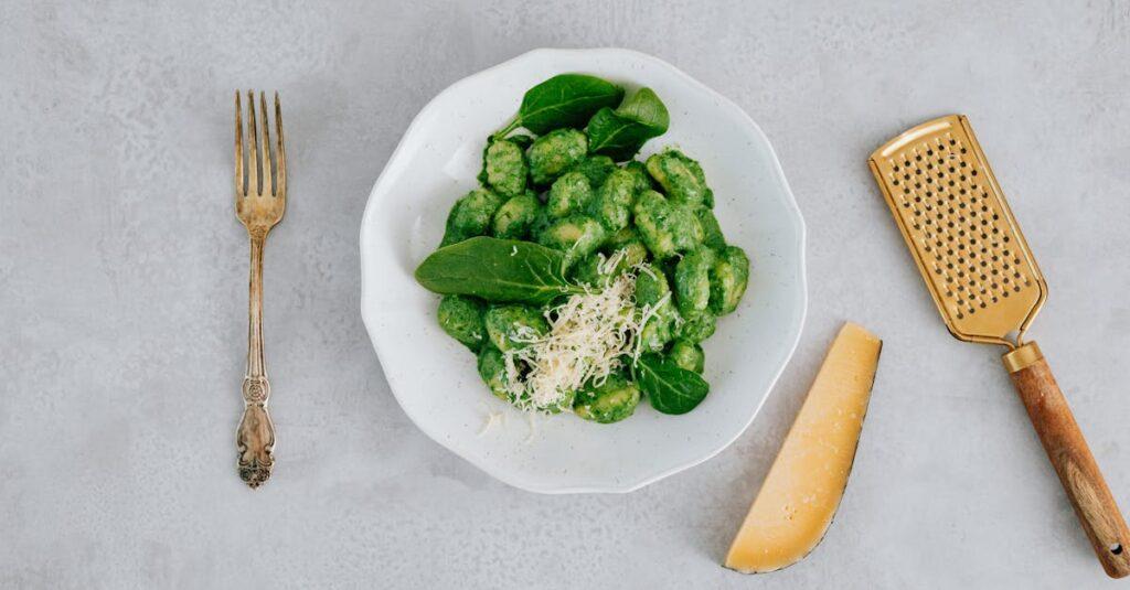 découvrez tout sur le parmesan, ce fromage italien emblématique : histoire, fabrication, utilisations en cuisine et astuces pour bien le choisir et le conserver.