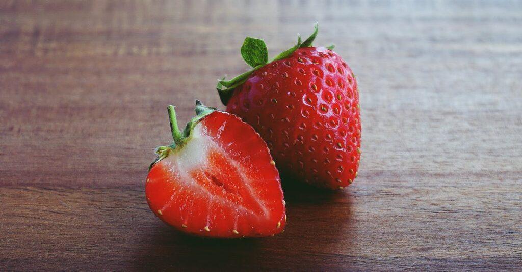 découvrez tout sur la fraise : ses bienfaits pour la santé, des recettes savoureuses, et des astuces pour la cultiver et la déguster toute l'année.