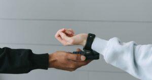 découvrez le tapping, une technique de libération émotionnelle qui combine des points d’acupression et des affirmations pour réduire le stress, gérer les émotions et améliorer le bien-être au quotidien.