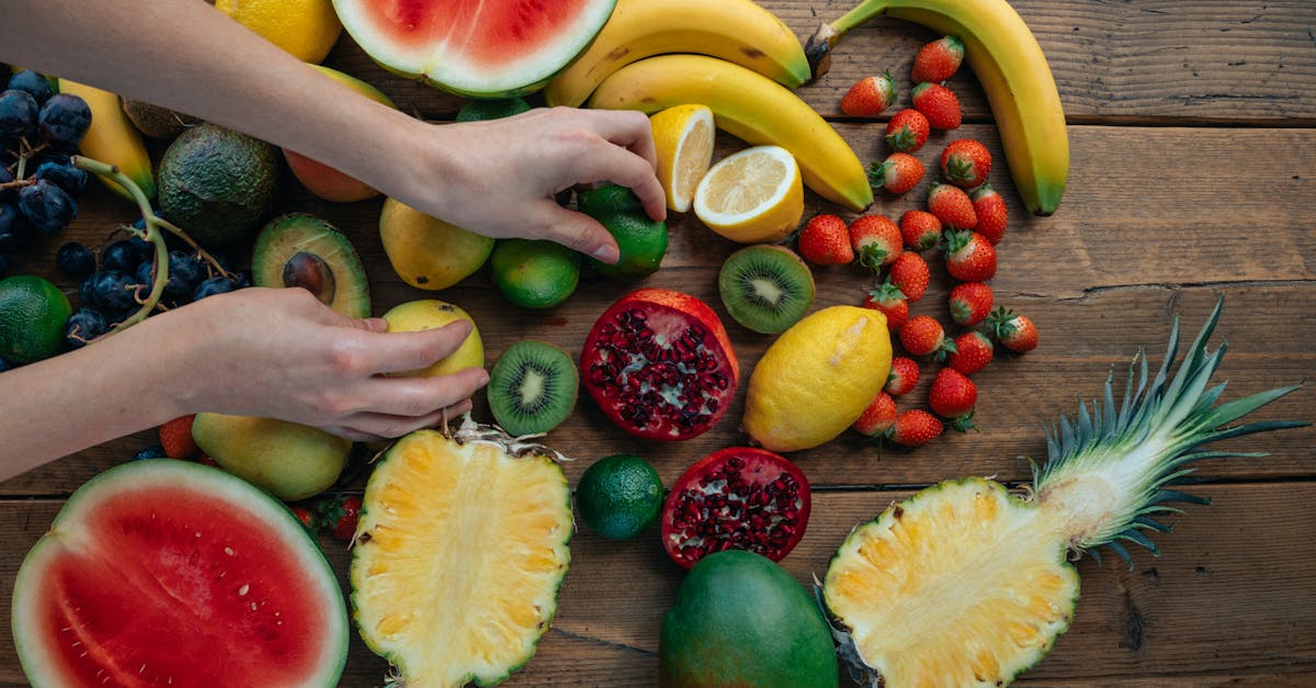 découvrez les différentes variétés de bananes, leurs caractéristiques uniques et leurs saveurs délicieuses pour choisir celle qui vous convient le mieux.