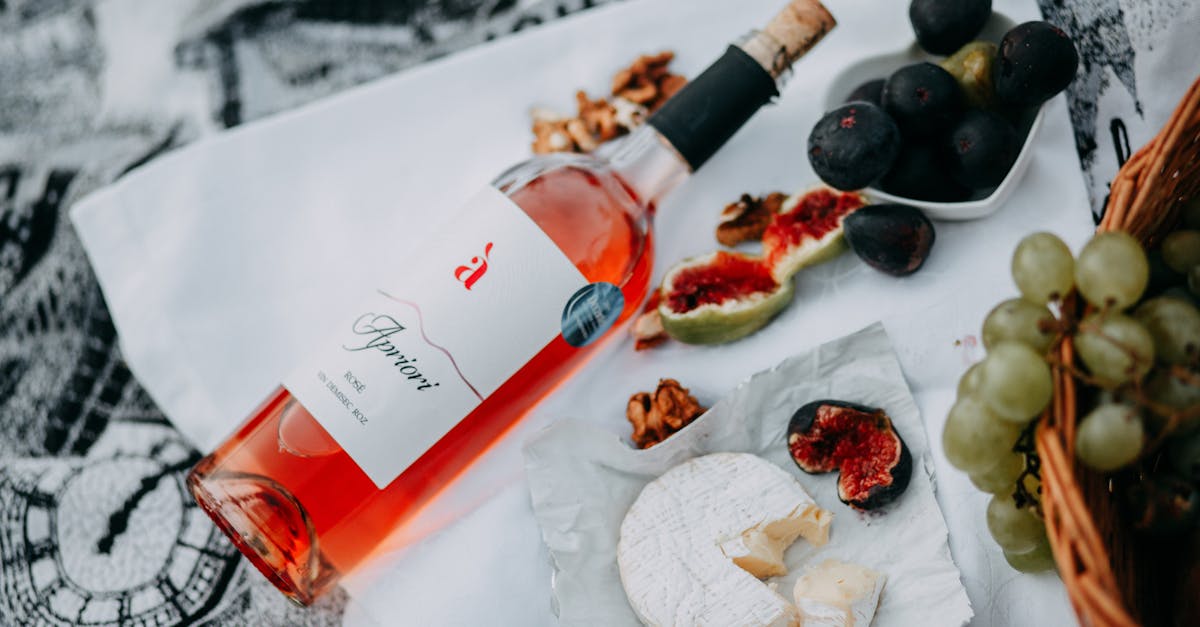 découvrez l'authenticité du camembert, ce célèbre fromage français au goût crémeux et délicatement parfumé, parfait pour vos plateaux et recettes gourmandes.