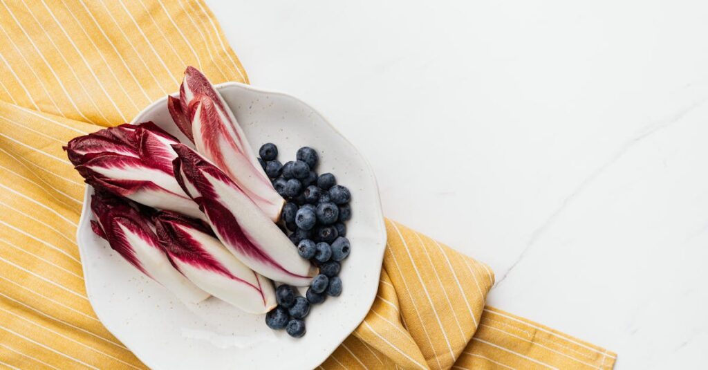 Découvrez l’endive, ce légume croquant aux multiples vertus découvrez tout sur l'endive : ses bienfaits, astuces de préparation et recettes savoureuses pour profiter pleinement de ce légume d'hiver.