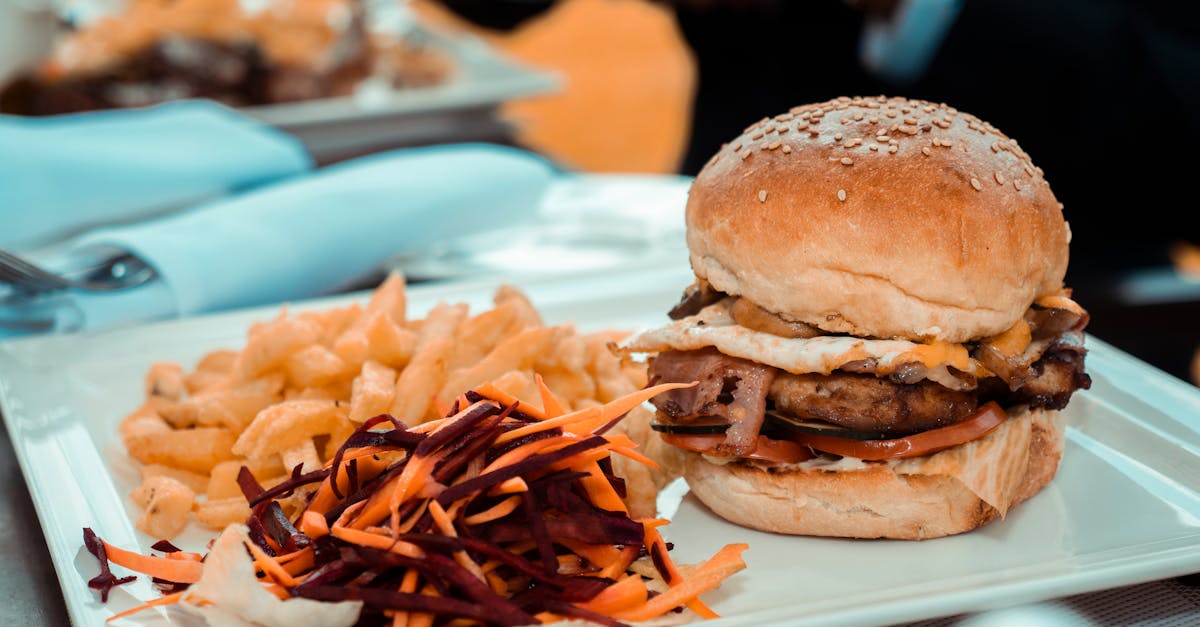 découvrez comment préparer un œuf au plat parfait, simple et rapide, pour un petit-déjeuner délicieux et savoureux.