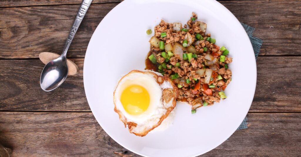 découvrez comment préparer un œuf au plat parfait : astuces de cuisson, conseils pour une texture idéale et idées d'accompagnement savoureuses.