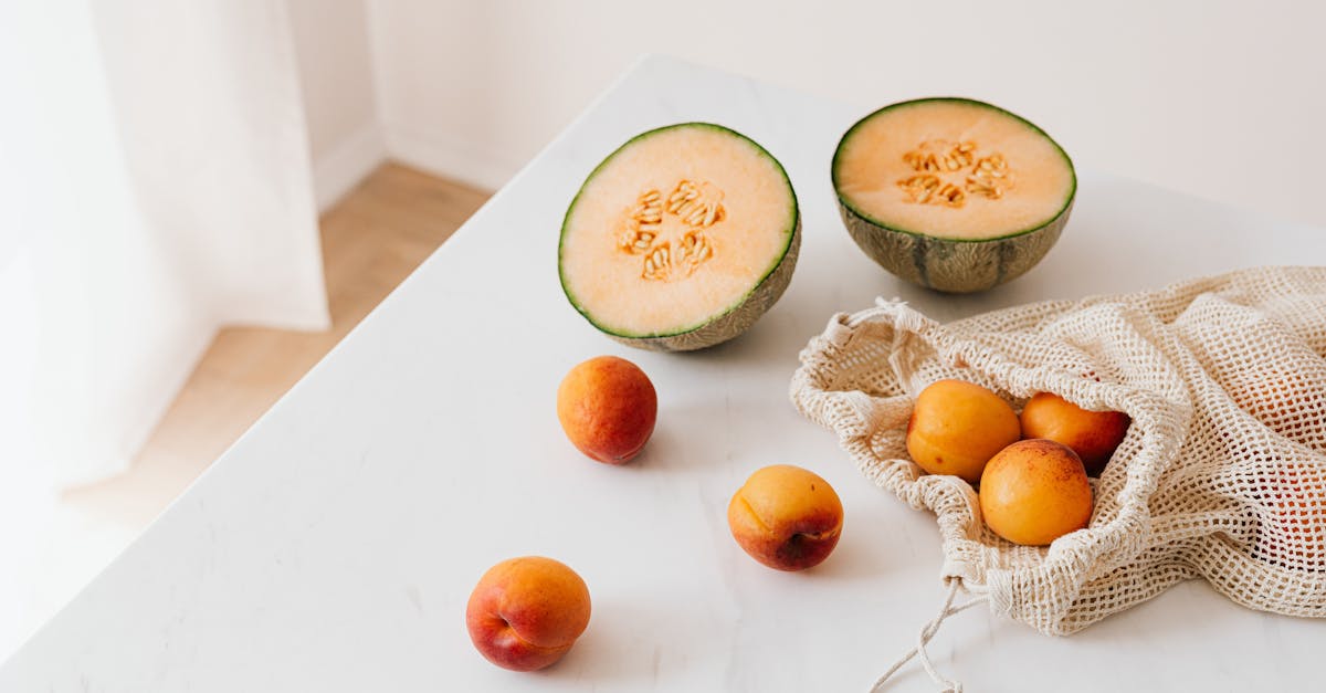découvrez tout sur le melon : ses bienfaits, ses variétés savoureuses et des idées recettes fraîches pour profiter pleinement de ce fruit d'été.