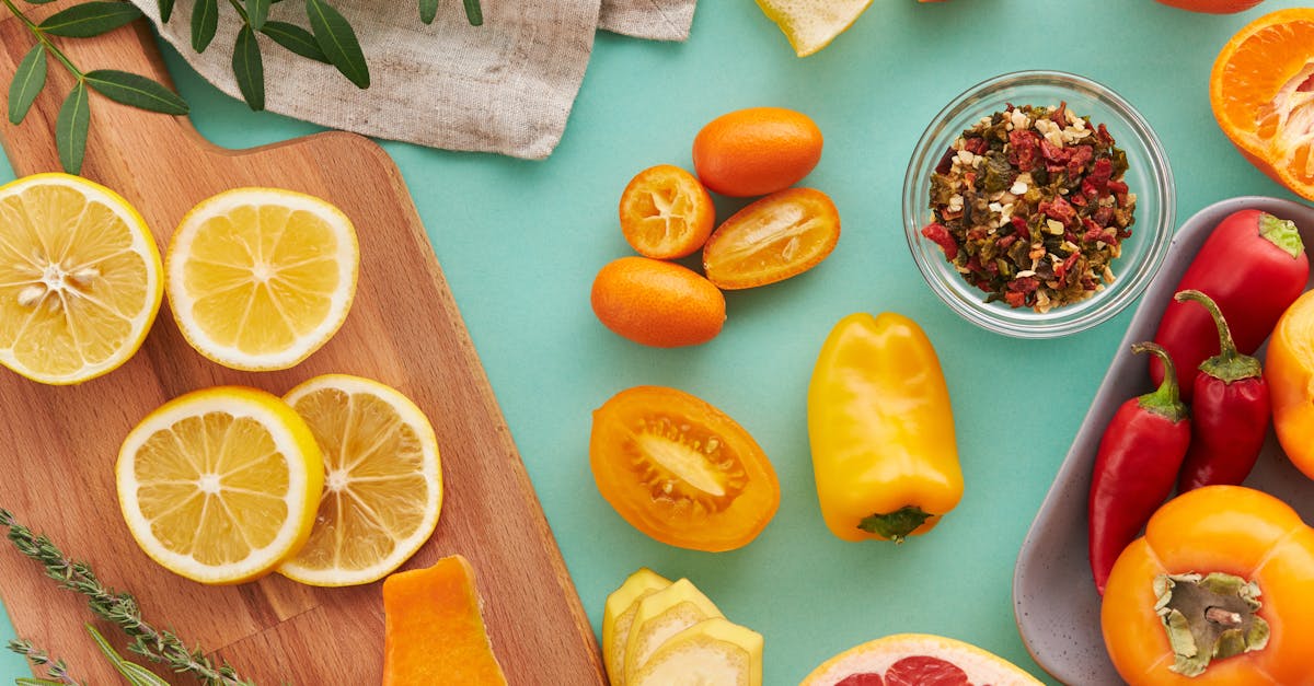 découvrez tout sur le kaki : ses bienfaits, ses modes de consommation, et ses recettes savoureuses pour profiter pleinement de ce fruit délicieux.