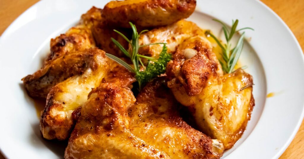 découvrez notre recette savoureuse de poulet rôti, croustillant à l'extérieur et juteux à l'intérieur, parfait pour un repas convivial en famille ou entre amis.