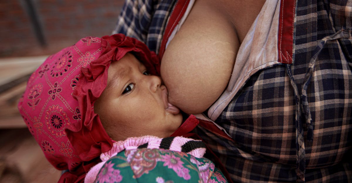 découvrez des conseils essentiels sur la nutrition pendant l'allaitement pour assurer une alimentation saine et équilibrée mère et bébé.