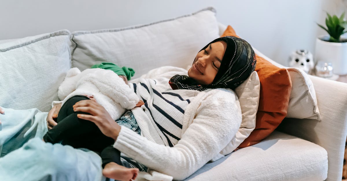 découvrez des conseils essentiels sur la nutrition pendant l'allaitement pour assurer la santé et le bien-être de la maman et du bébé.