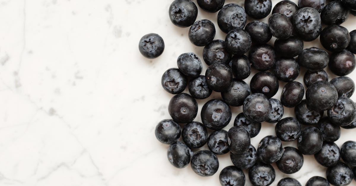 découvrez les aliments riches en antioxydants essentiels pour protéger votre corps contre les radicaux libres et favoriser une santé optimale au quotidien.