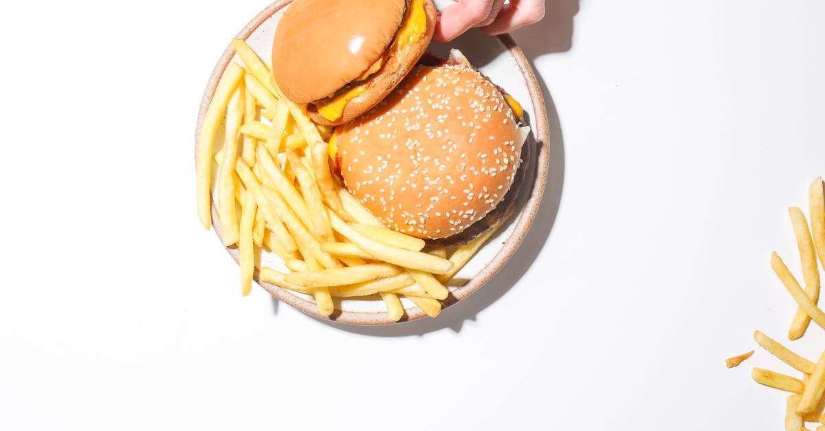 découvrez quels aliments sont inflammatoires et comment les éviter pour améliorer votre bien-être et réduire l'inflammation dans votre corps.