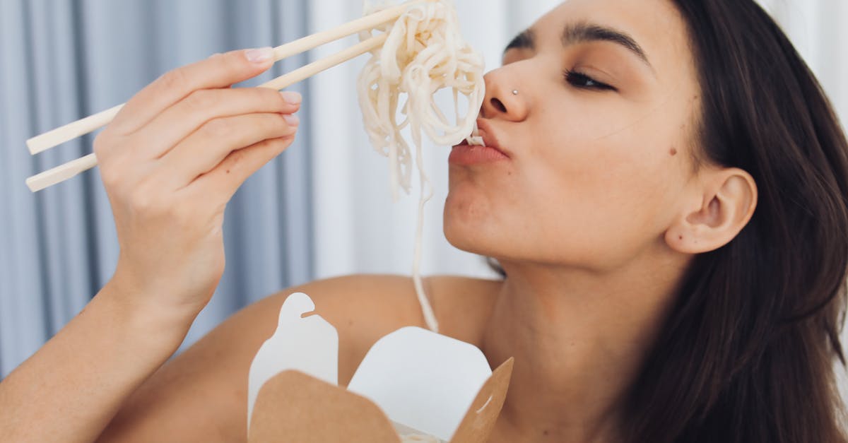 découvrez l'alimentation intuitive, une approche qui encourage à écouter ses sensations corporelles pour manger en pleine conscience et retrouver une relation saine avec la nourriture.