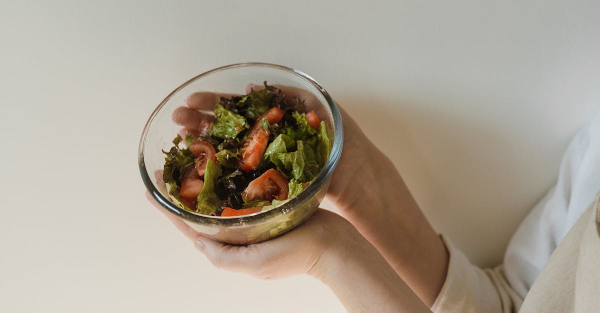 découvrez le régime alimentaire recommandé pour prévenir et soulager les infections urinaires, avec des conseils nutritionnels adaptés et des aliments à privilégier.