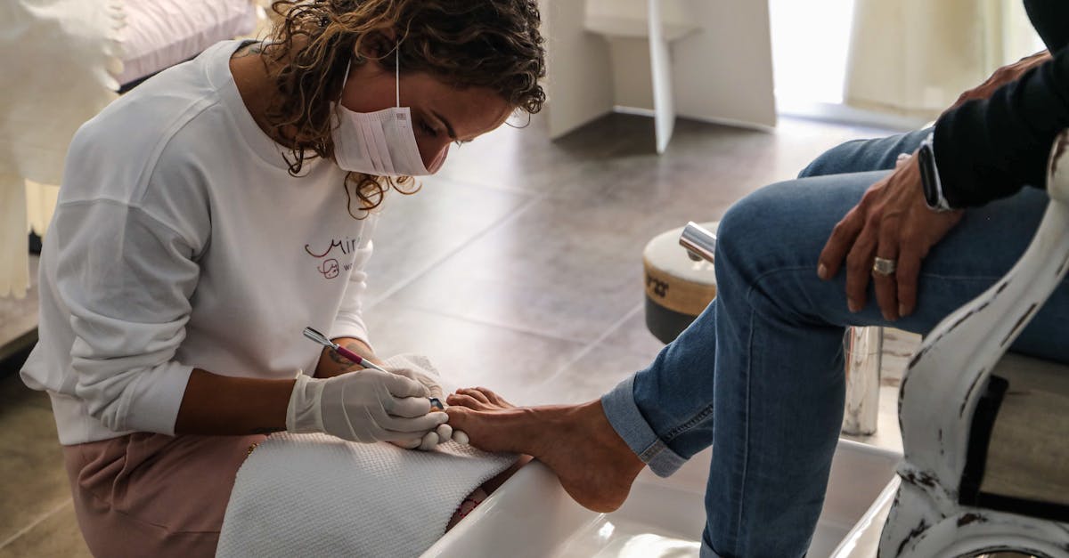 découvrez les aliments essentiels pour renforcer la santé de vos ongles et favoriser leur croissance naturelle.